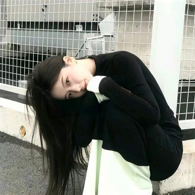 乐坛天后被曝恋情细节流出，短时间内豪宅门口画面流出